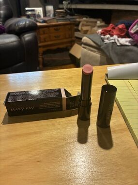 Mary Kay Hydrating Lipstick Stick — Natural
